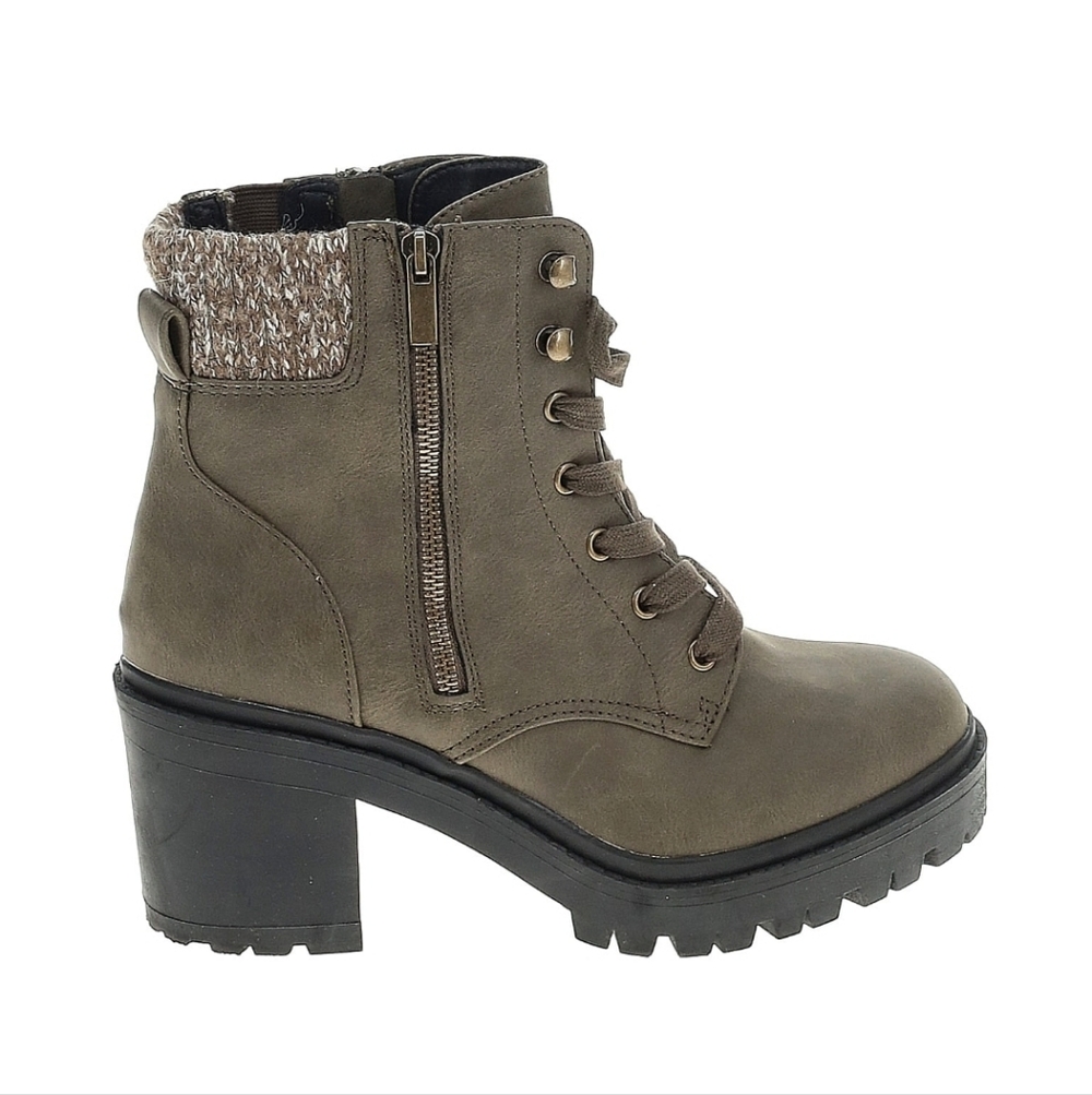 💥Sale💥Torrid Olive Lace-Up Boots with Chunky Heel